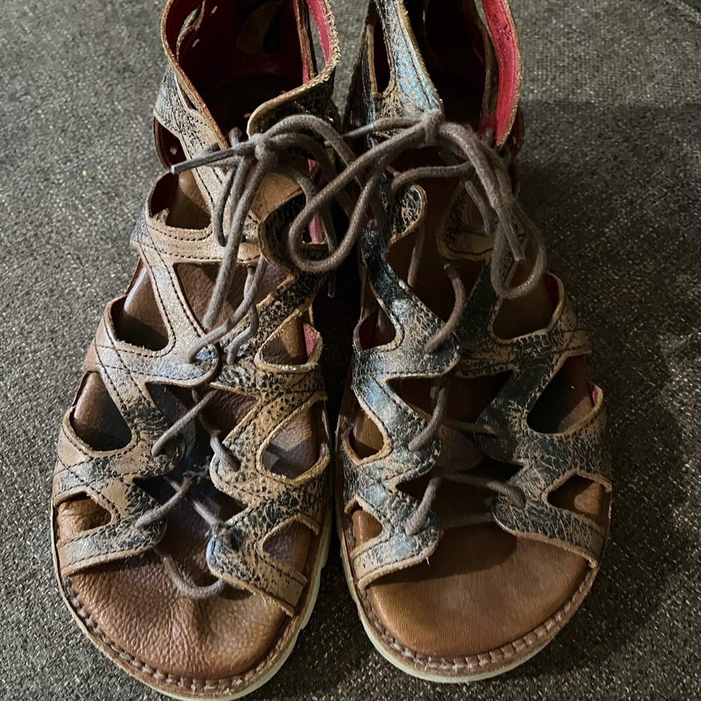Bed Stu Brown Lace-Up Cutout Leather Sandals with Subtle Black Accent